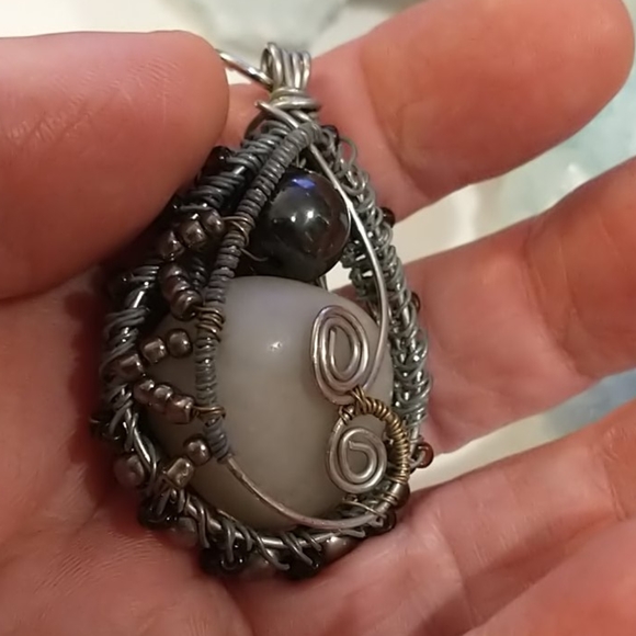 🇨🇦Beautiful Moonstone Steampunk Pendant - Picture 4 of 4